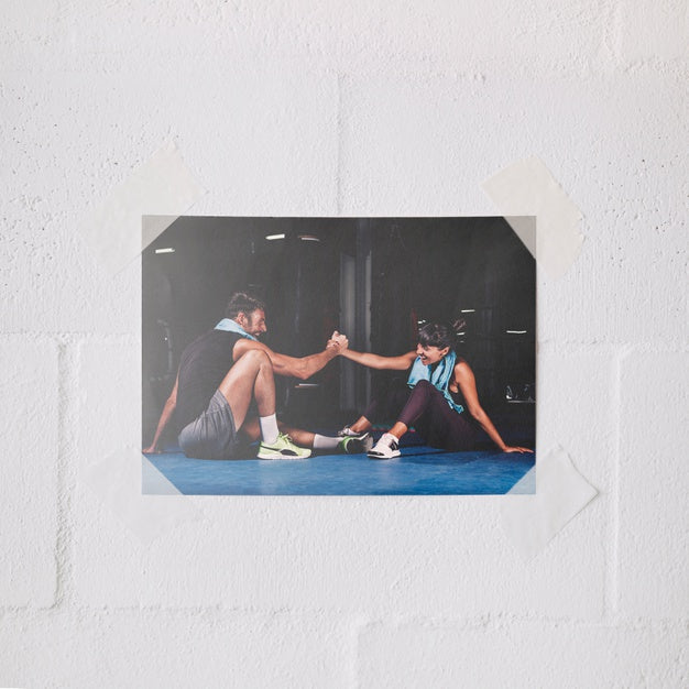 Poster Mockup On Wall With Teamwork And Fitness Concept Psd