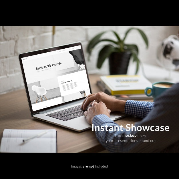 Realistic Screen Mock Up Psd