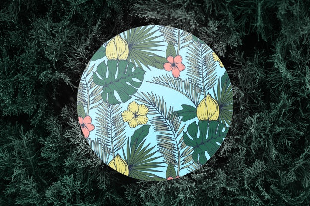 Round Paper Mockup On Fir Leaves Background Psd