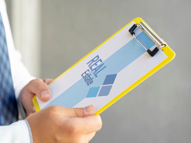 Side View Man Holding A Clipboard Mock-Up Psd