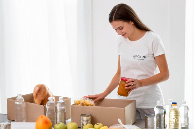 Side View Of Female Volunteer Preparing Food For Donation Psd