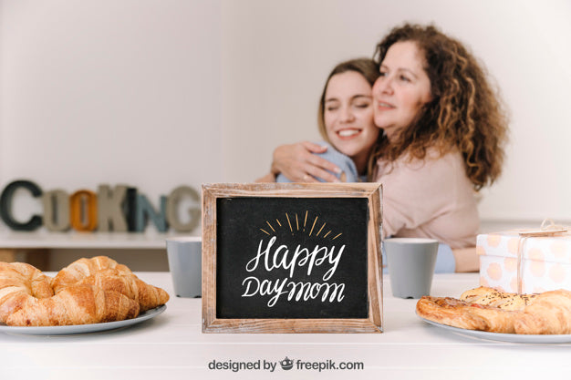 Slate Mockup For Mothers Day With Breakfast Psd