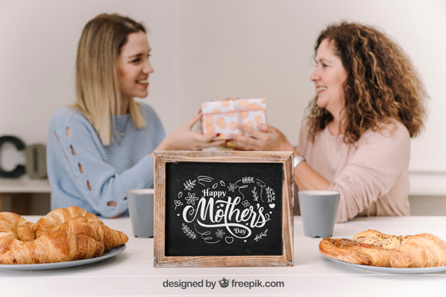 Slate Mockup For Mothers Day With Breakfast Psd