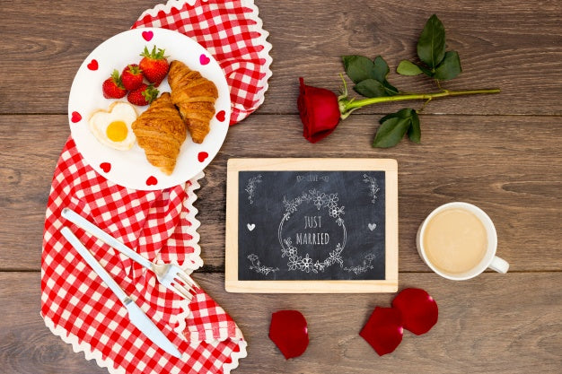 Slate Mockup For Valentine Psd