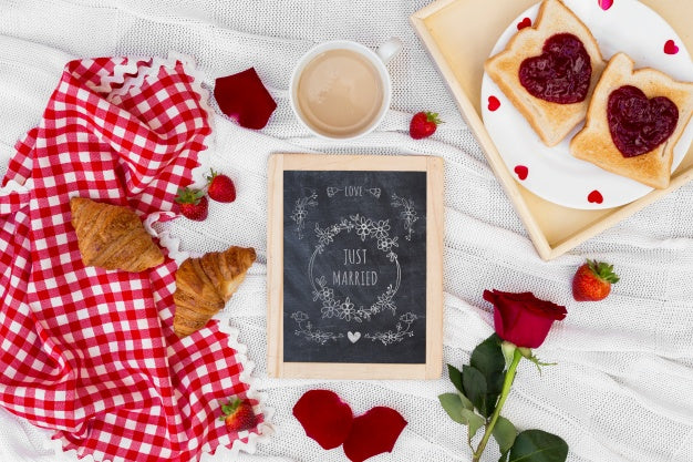 Slate Mockup For Valentine Psd