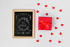 Slate Mockup Next To Gift Box For Valentine Psd