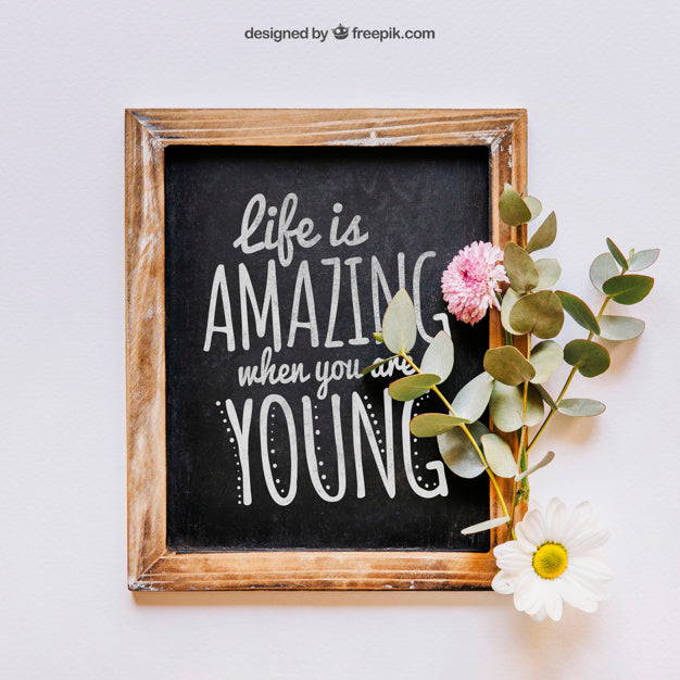 Slate Mockup With Flower Psd