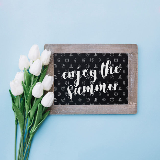 Slate Mockup With White Tulips Psd