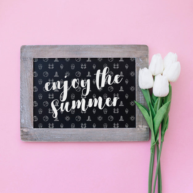 Slate Mockup With White Tulips Psd