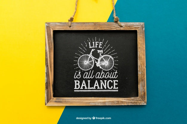 Slate With Quote On Yellow And Blue Background Psd