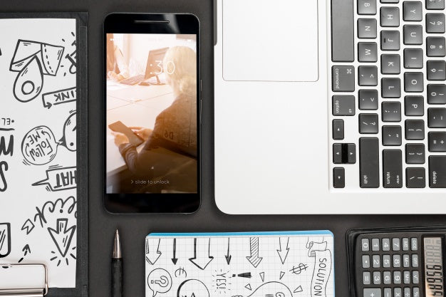 Smartphone Mockup On Workspace Psd