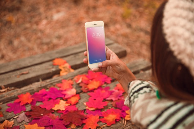 Smartphone Mockup With Autumn Concept Psd