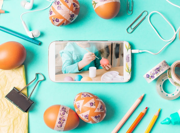 Smartphone Mockup With Easter Concept Psd