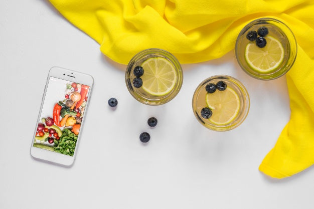 Smartphone Mockup With Healthy Food Concept Psd