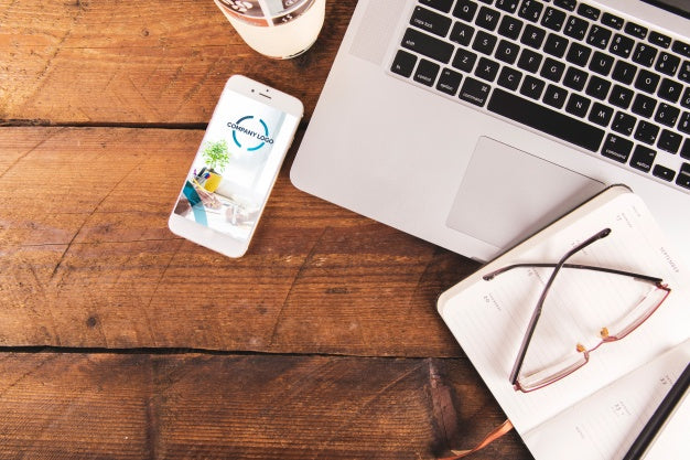 Smartphone Mockup With Laptop Keyboard Psd