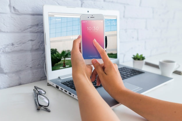 Smartphone Mockup With Laptop Psd