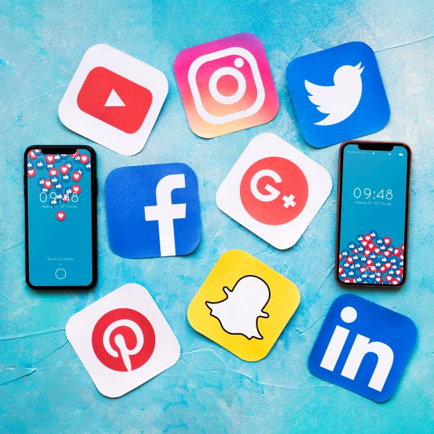 Smartphone Mockup With Social Media Concept Psd