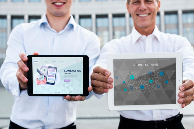 Smiley Men Holding Digital Devices For Internet Marketing Psd