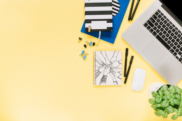 Social Media And Internet Mockup With Booklet Or Cover Psd