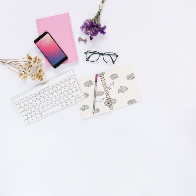 Social Media And Internet Mockup With Booklet Or Cover Psd