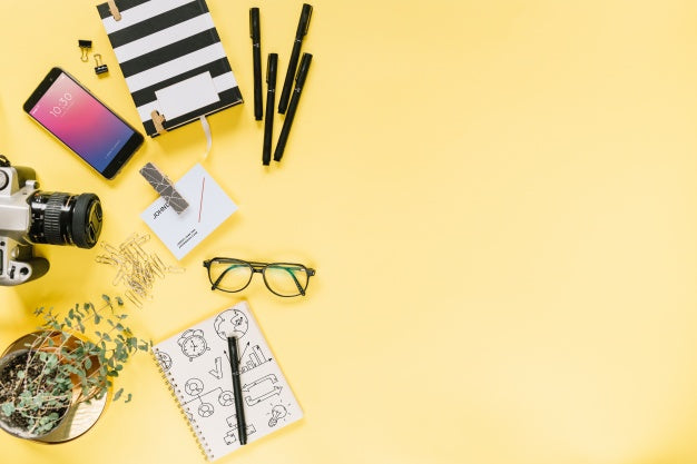 Social Media And Internet Mockup With Booklet Or Cover Psd