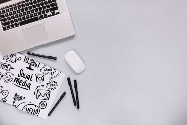 Social Media And Internet Mockup With Laptop Keyboard Psd