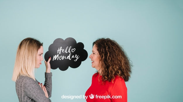 Speech Bubble Concept With Sideview Of Women Psd