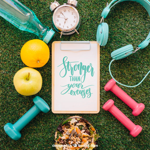 Sports Mockup With Clipboard In Middle Psd