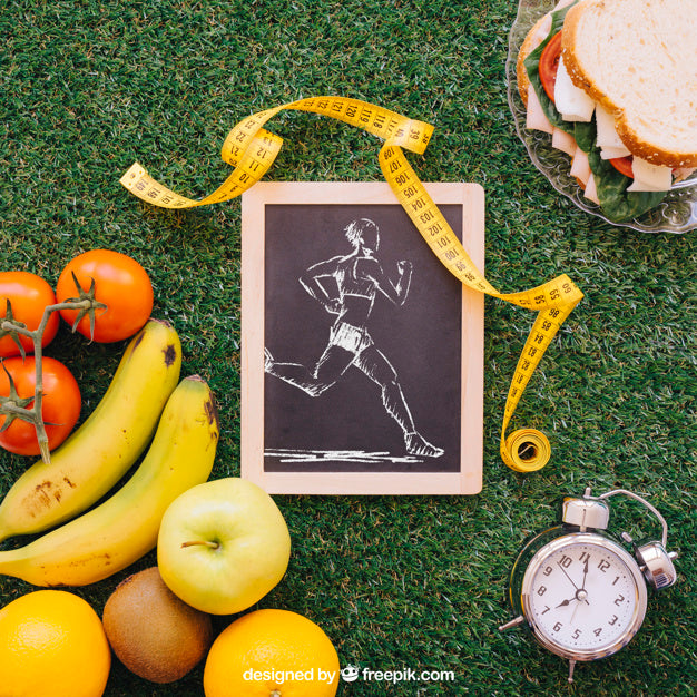 Sports Mockup With Slate On Grass Psd