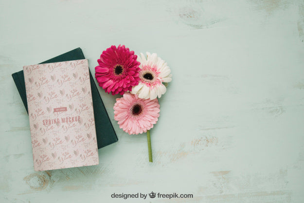 Spring Concept Mockup With Books And Space Psd