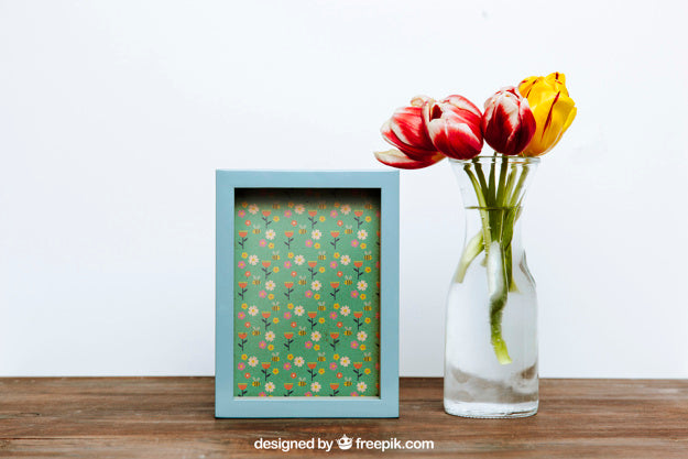 Spring Mockup With Blue Frame And Vase Of Flowers Psd