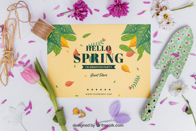 Spring Mockup With Card And Shovel Psd