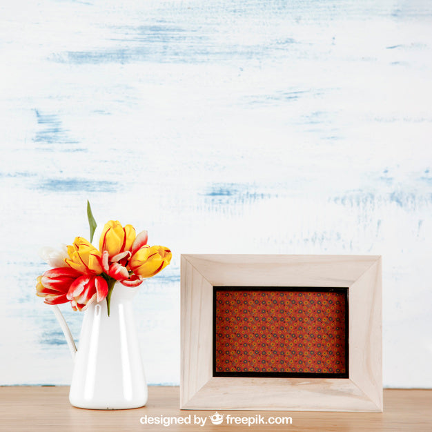 Spring Mockup With Horizontal Frame And Vase Of Flowers Psd