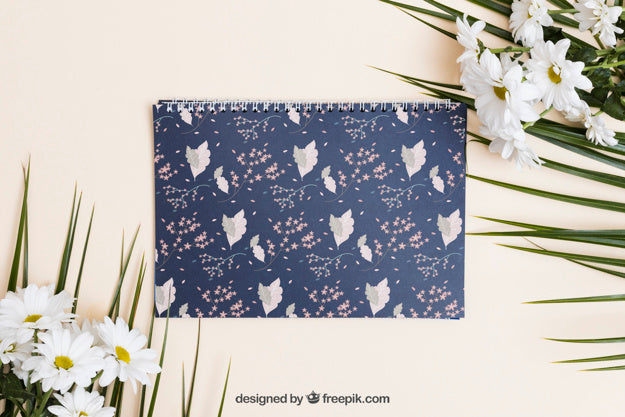 Spring Mockup With Spiral Notebook Psd