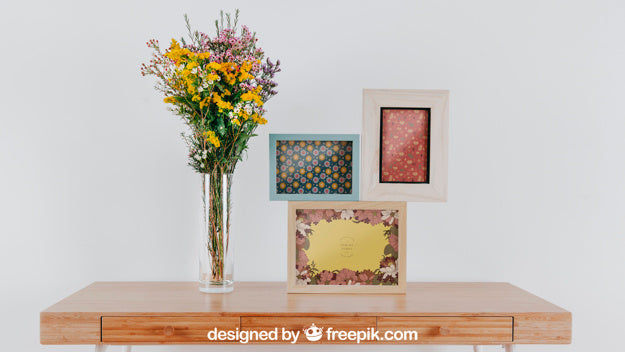 Spring Mockup With Three Frames Over Table Psd