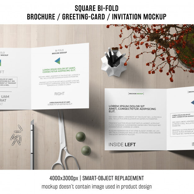 Square Bi-Fold Brochure Or Greeting Card Mockup On Creative Workspace Psd