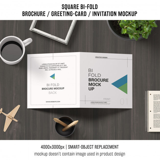 Square Bi-Fold Brochure Or Greeting Card Mockup With Coffee Psd