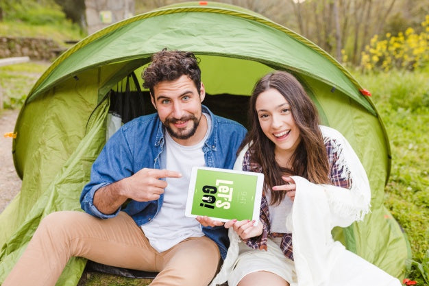 Summer Camp Mockup With Couple Pointing At Tablet Psd