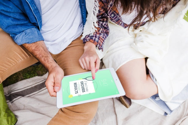 Summer Camp Mockup With Couple Using Tablet Psd