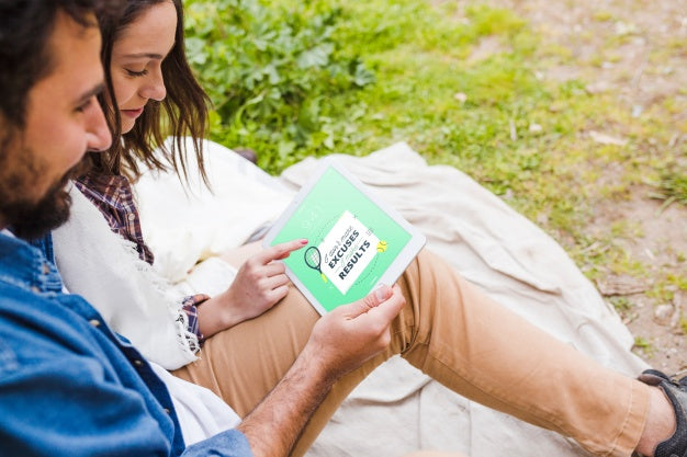 Summer Camp Mockup With Couple Using Tablet Psd