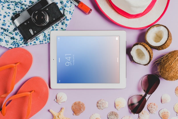 Summer Composition With Tablet Psd