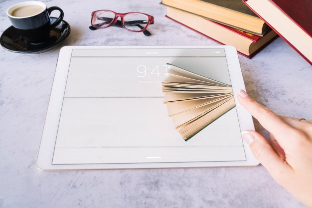 Tablet Mockup On Table Psd