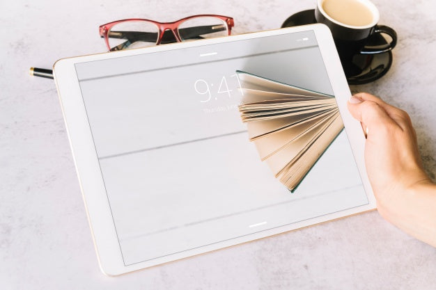 Tablet Mockup On Table Psd