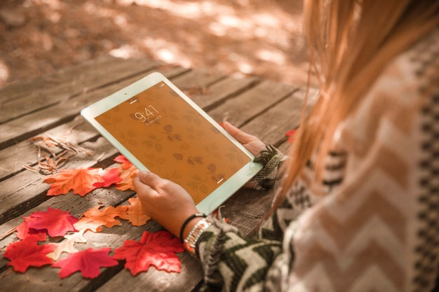 Tablet Mockup With Autumn Concept Psd