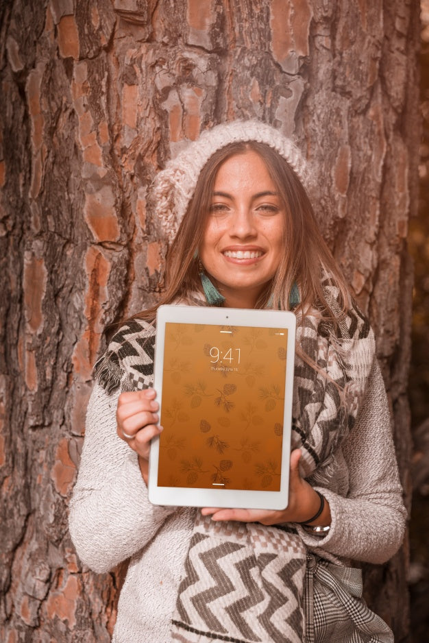 Tablet Mockup With Autumn Concept Psd