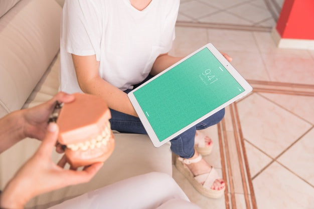 Tablet Mockup With Dentist Concept Psd