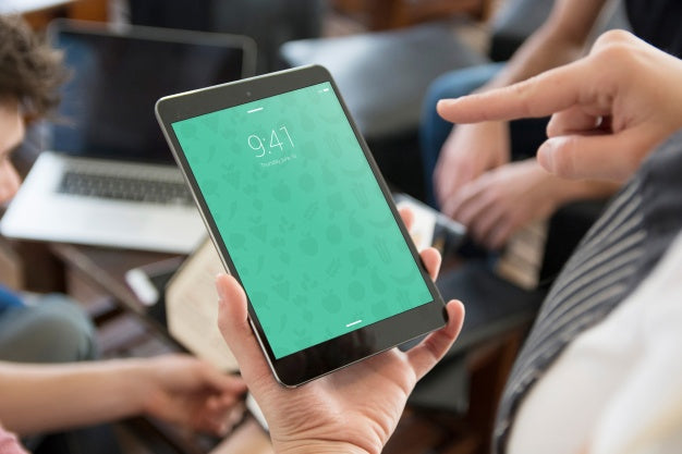 Tablet Mockup With Hands For App Presentation Psd