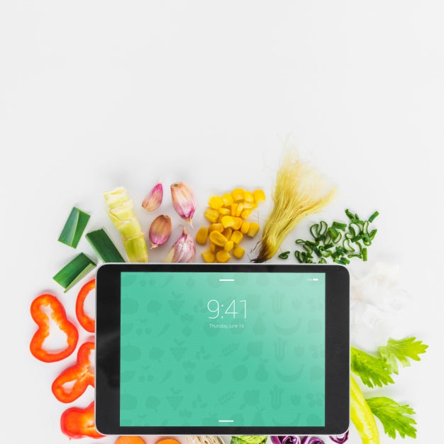 Tablet Mockup With Healthy Food Concept Psd