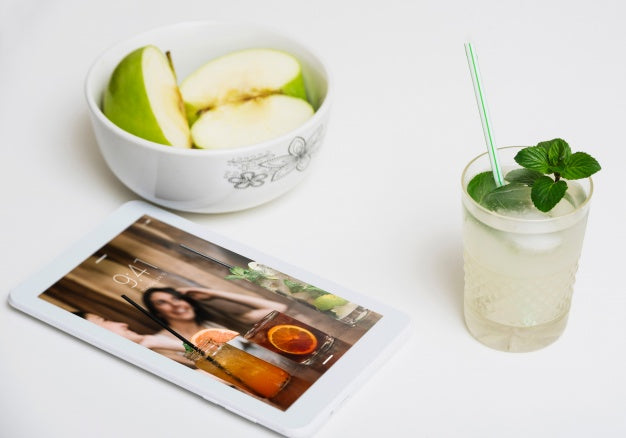 Tablet Mockup With Healthy Food Psd
