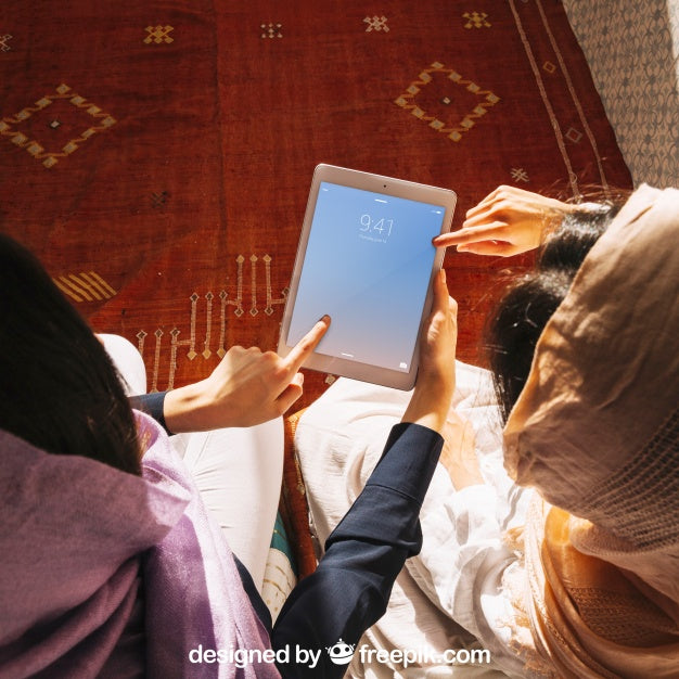 Tablet Mockup With Muslim Women Psd
